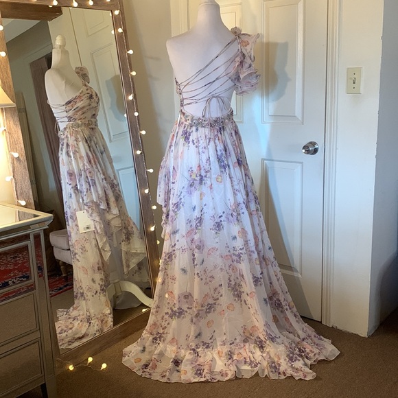 MAC DUGGAL
One Shoulder Asymmetrical High Low Gown - Picture 13 of 16